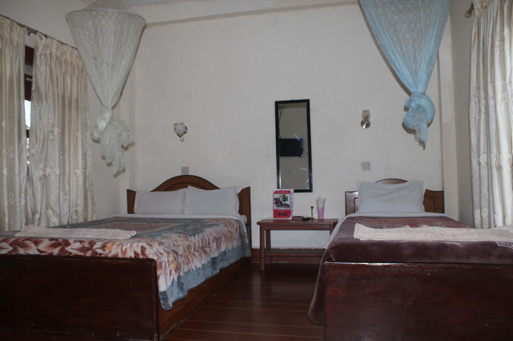 Hotel Jungle Sunset Camp Sauraha Esterno foto