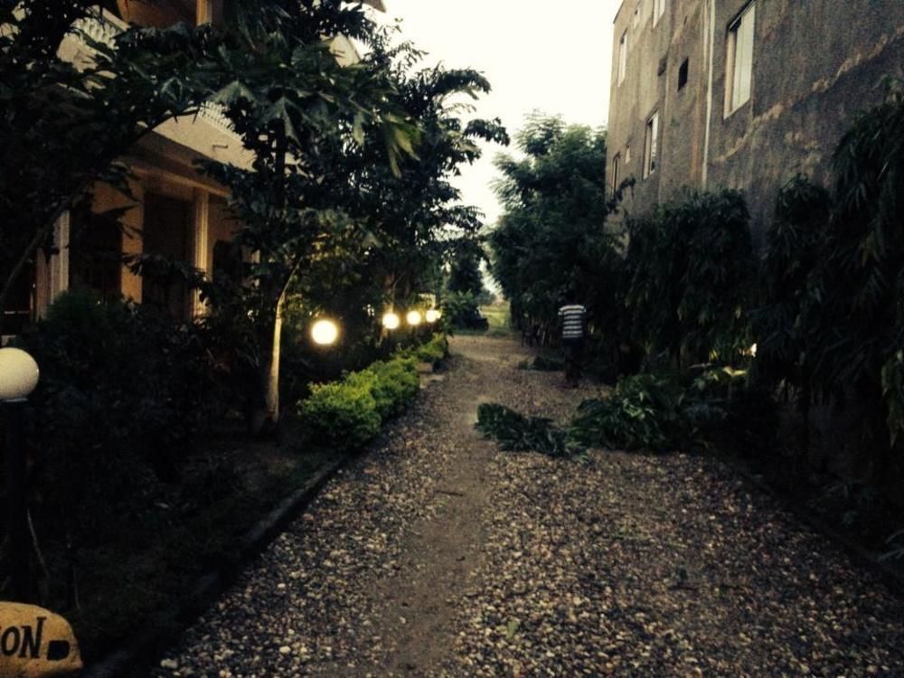 Hotel Jungle Sunset Camp Sauraha Esterno foto