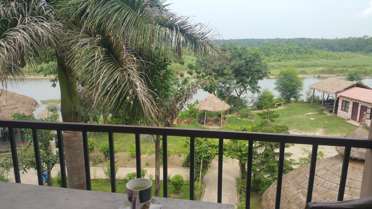 Hotel Jungle Sunset Camp Sauraha Esterno foto