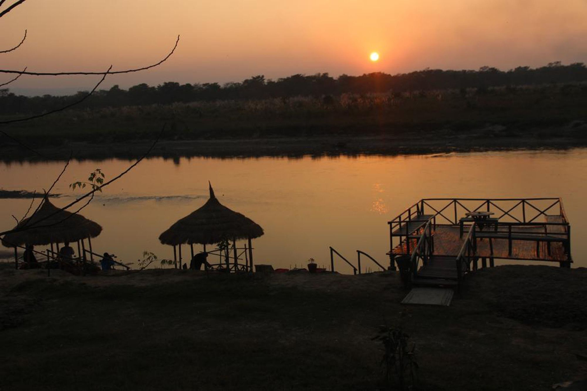 Hotel Jungle Sunset Camp Sauraha Esterno foto